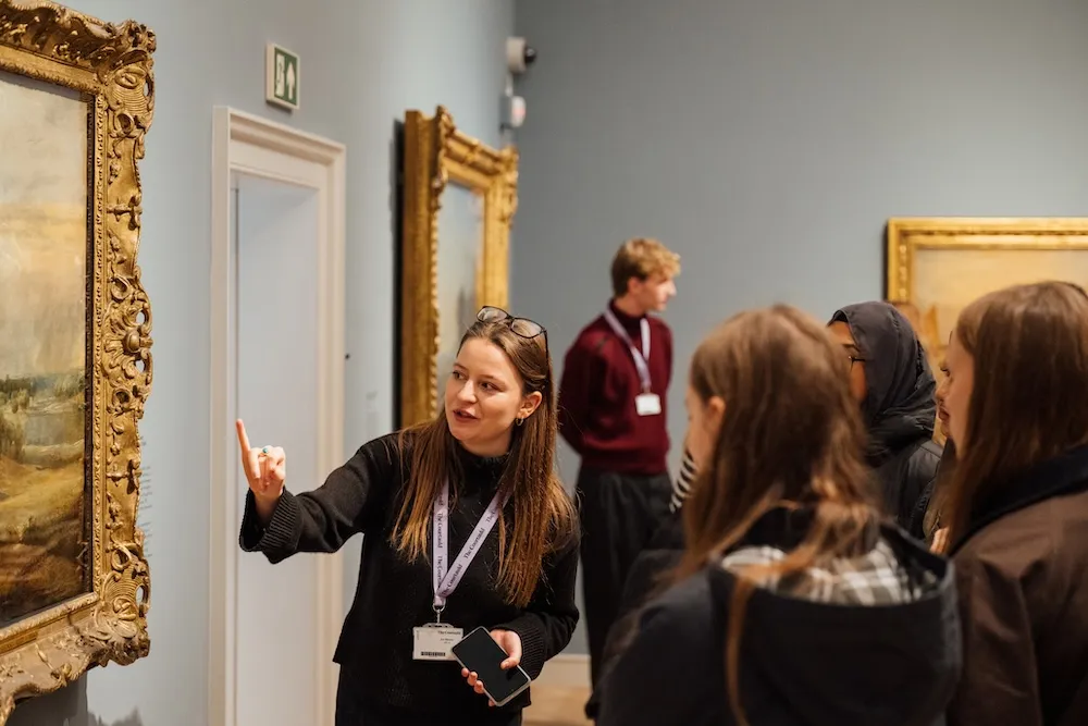 Art history magazine: Pros and Cons